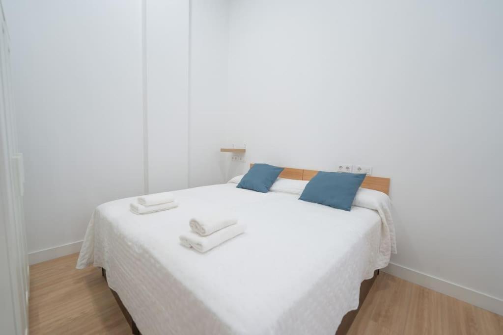 Estudio A Estrenar En San Bernardo เซบีญา ภายนอก รูปภาพ