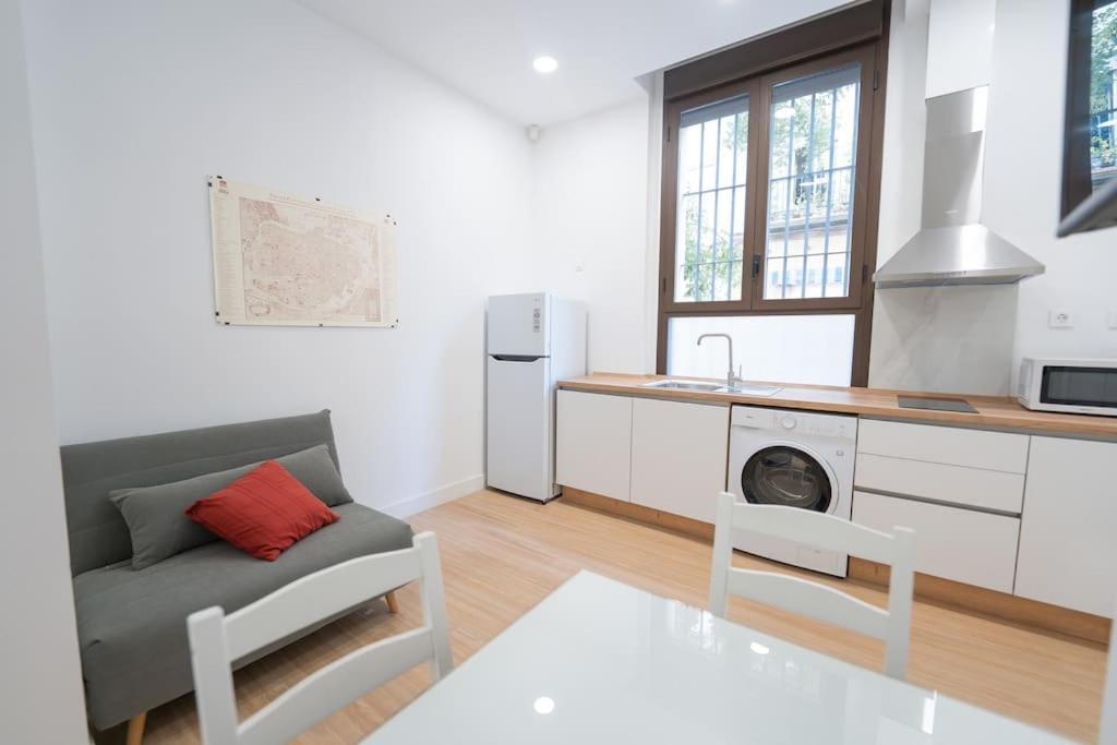 Estudio A Estrenar En San Bernardo เซบีญา ภายนอก รูปภาพ