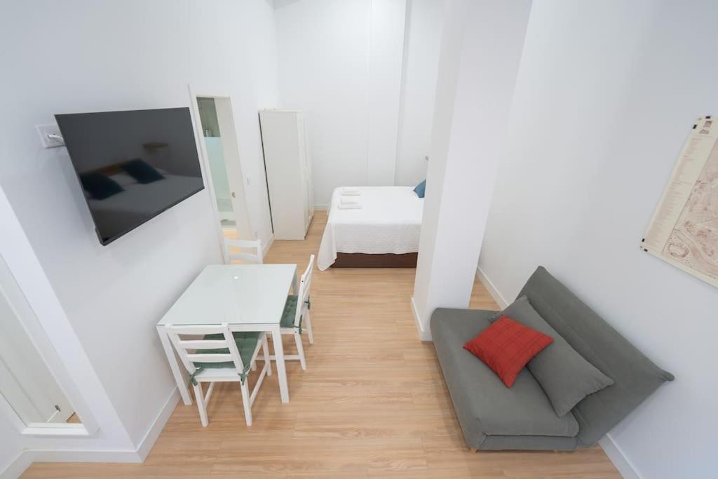 Estudio A Estrenar En San Bernardo เซบีญา ภายนอก รูปภาพ