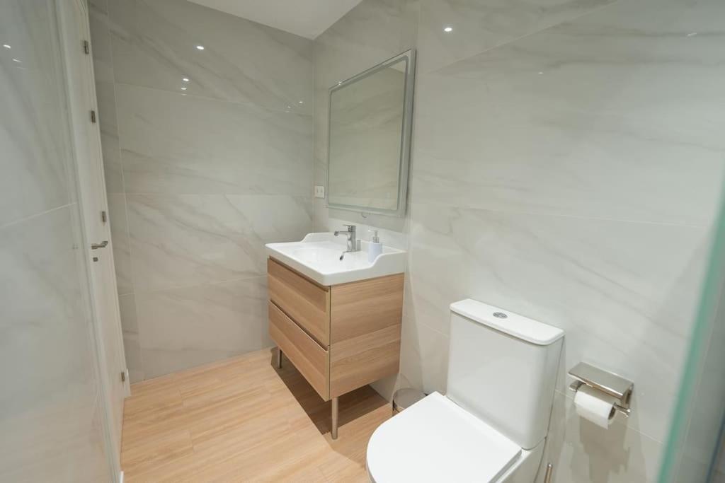 Estudio A Estrenar En San Bernardo เซบีญา ภายนอก รูปภาพ